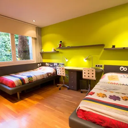 Sleeps 9 Pool Wifi * Matadepera