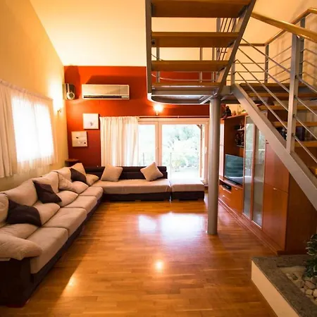 Sleeps 9 Pool Wifi וילה Matadepera