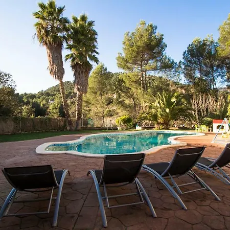 Sleeps 9 Pool Wifi Matadepera