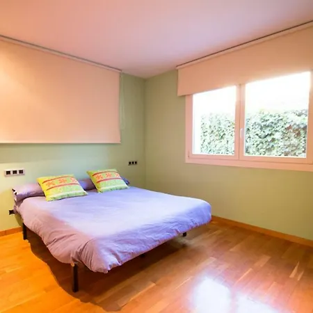 Sleeps 9 Pool Wifi Matadepera
