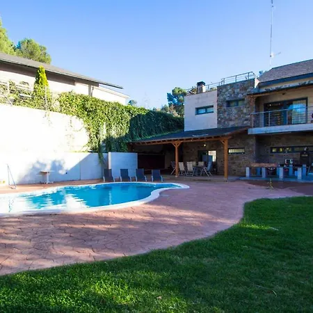 Sleeps 9 Pool Wifi Villa